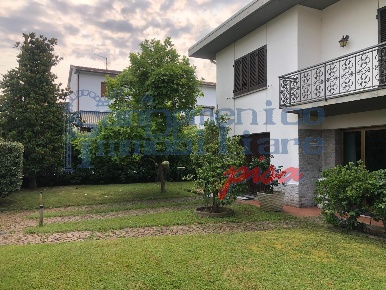 Foto Villa unifamiliare a San Giuliano Terme Arena Metato di 350 m²