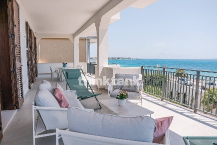 Foto Villa singola in Via Aldo Moro, Avola Centro di 600 m² con 16 locali