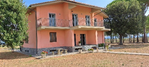 Foto Villa unifamiliare in sp padule 310, Grosseto di 310 m² con 13 locali