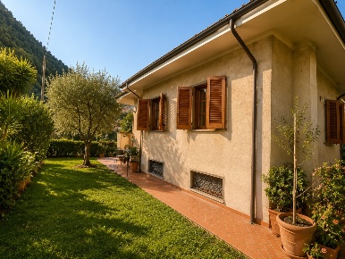 Foto Villa unifamiliare in Via Valdicastello, Pietrasanta di 250 m²