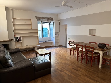 Foto Appartamento a Sarzana Centro di 105 m² con 4 locali in vendita