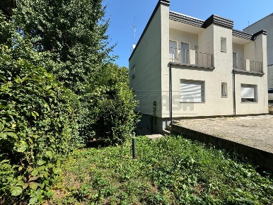 Foto Villa singola in Viale Dante, Vicenza di 164 m² con 10 locali