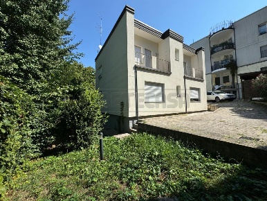Foto Villa singola in Viale Dante, Vicenza di 164 m² con 10 locali