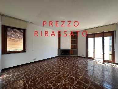 Foto Appartamento a Cascina Semicentro di 120 m² con 5 locali in vendita