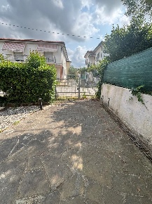 Foto Villa bifamiliare a San Giuliano Terme di 120 m² con 7 locali