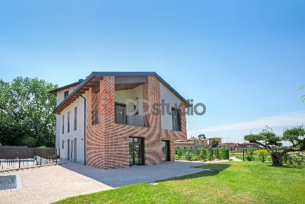 Foto Villa a schiera in via boccaleone 35, Bergamo Celadina di 319 m²