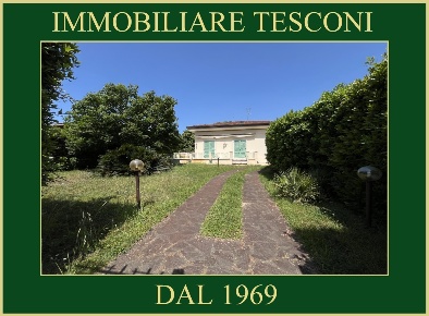 Foto Villa bifamiliare in VIA GROSSETO N.31, Pietrasanta di 160 m²