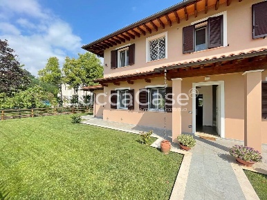 Foto Villa unifamiliare a Capannori Massa Macinaia - San Leonardo di 220 m²
