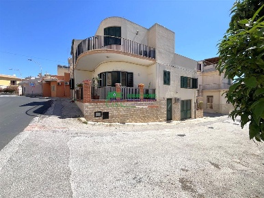 Foto Appartamento in Via Carignano, Scicli Sampieri di 120 m² con 5 locali