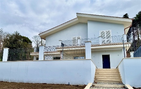 Foto Villa unifamiliare in viale dei lauri, Ariccia Centro di 241 m²