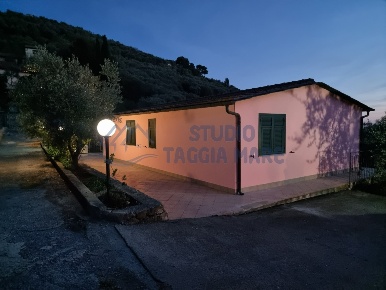 Foto Villa unifamiliare in Via Fanny Roncati, Imperia Oneglia di 100 m²