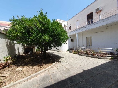 Foto Villa singola a Quartu Sant'Elena Quartu di 357 m² con 10 locali