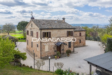 Foto Villa singola in Recanati, Recanati di 306 m² con 12 locali in vendita