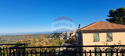 Foto Appartamento in Via Pacinotti, Lanciano Centro di 100 m² con 4 locali