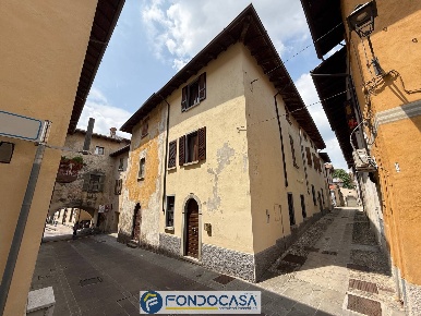 Foto Appartamento a Rovato Centro di 90 m² con 3 locali in vendita