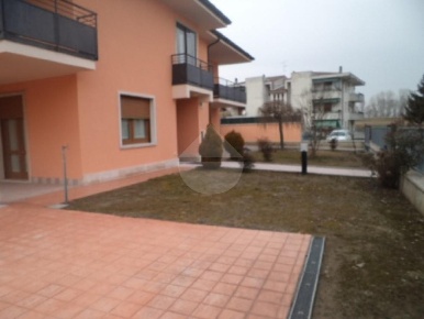 Foto Appartamento in Via Aldo Moro, Zevio di 220 m² con 5 locali in vendita