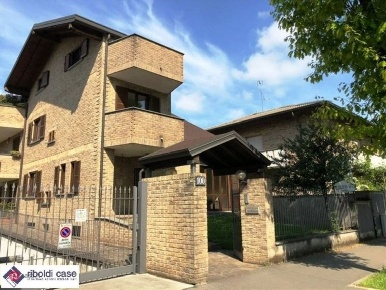 Foto Villa unifamiliare a Bovisio-Masciago di 230 m² con 5 locali