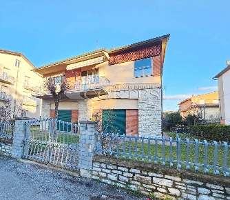 Foto Appartamento a Umbertide di 240 m² con 9 locali in vendita