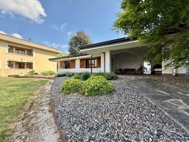 Foto Villa in Via San Francesco 9 - Casalpusterlengo Lodi, Casalpusterlengo