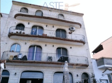 Foto Appartamento in Via E. Montale, Palagiano di 333 m² con 8 locali
