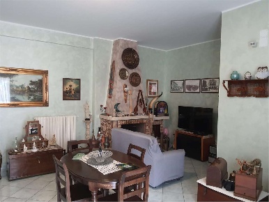 Foto Villa bifamiliare a Baronissi di 500 m² con 14 locali in vendita