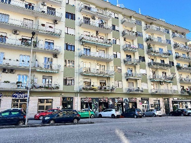 Foto Appartamento a Salerno Mercatello - Mariconda di 130 m² con 4 locali