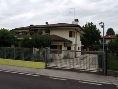 Foto Villa unifamiliare in Via Veronese, Dolo Centro di 216 m² con 8 locali
