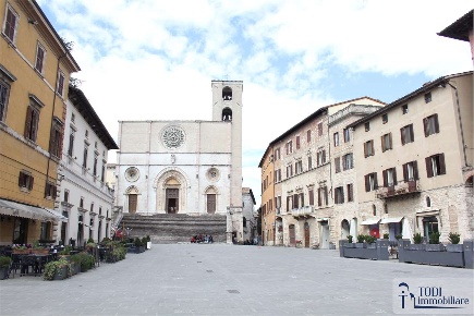 Foto Appartamento in Piazza del Popolo, Todi Centro di 200 m² con 6 locali