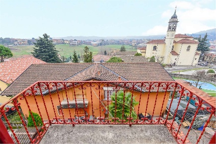 Foto Appartamento in VIA XVIII MARZO 3, Erba Centro di 123 m² con 4 locali