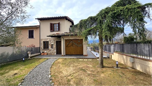 Foto Villa bifamiliare in via capocavallo 22, Altopascio di 150 m²
