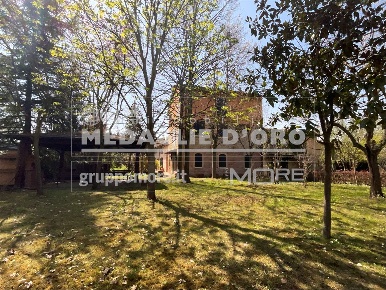 Foto Villa unifamiliare in ad.ze via per Castelnuovo, Maranello di 550 m²