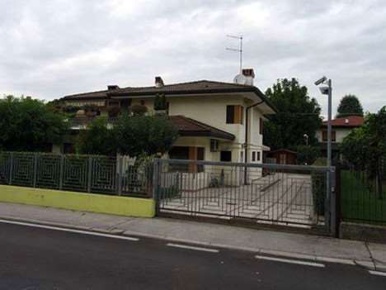 Foto Villa a schiera in Via Veronese 6/A, Dolo Centro di 216 m² all'asta