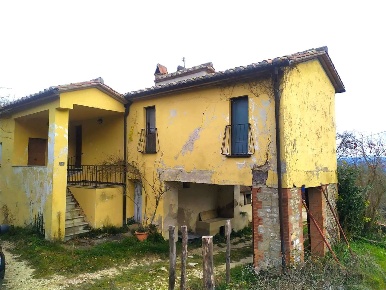 Foto Appartamento in via Cortesi 94, Todi Centro di 280 m² con 5 locali