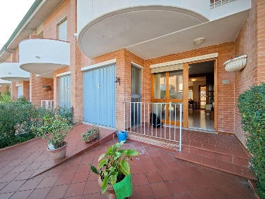 Foto Villa a schiera a Ponsacco Centro di 136 m² con 6 locali in vendita