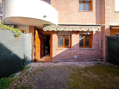 Foto Villa a schiera a Ponsacco Centro di 136 m² con 6 locali in vendita