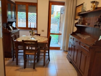Foto Villa a schiera a Ponsacco Centro di 240 m² con 7 locali in vendita