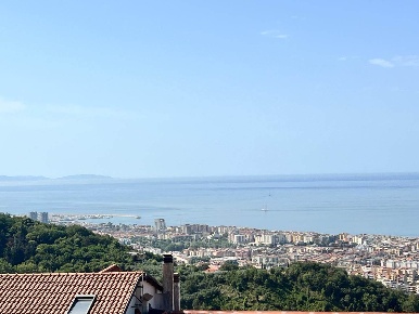 Foto Villa unifamiliare a Salerno Casa Manzo - Giovi di 450 m² con 8 locali