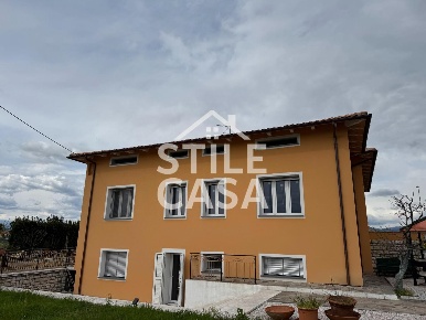 Foto Villa unifamiliare a Altopascio Altopascio Centro di 330 m² in vendita