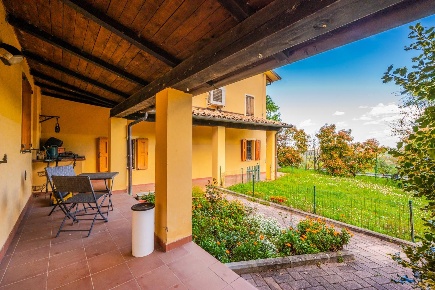 Foto Villa unifamiliare a Maranello di 500 m² con 10 locali in vendita