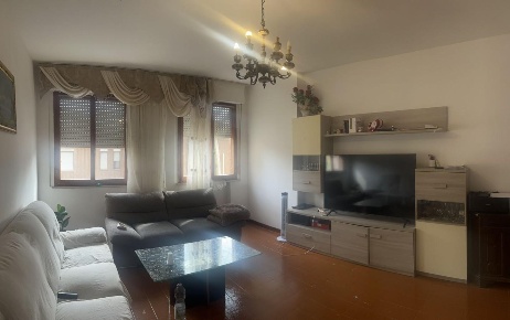 Foto Appartamento a Ponsacco Centro di 130 m² con 8 locali in vendita