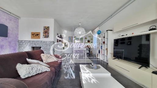 Foto Villa unifamiliare a Collesalvetti di 232 m² con 8 locali in vendita