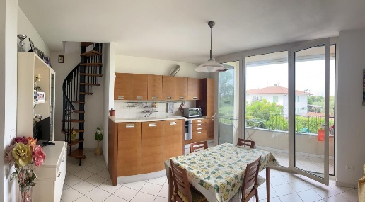 Foto Appartamento a Ponsacco Centro di 80 m² con 5 locali in vendita