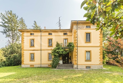 Foto Villa unifamiliare in via Fiume 9, Carate Brianza Centro di 1061 m²