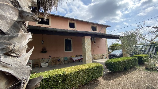 Foto Villa unifamiliare in C.da Rasoli 4, Scordia di 260 m² con 6 locali