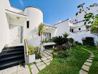 Foto Villa unifamiliare in Camillo Benso Conte di Cavour, Valenzano