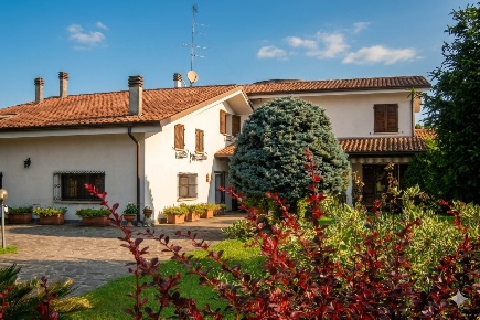 Foto Villa unifamiliare in via Treves  145, Porto Mantovano di 490 m²