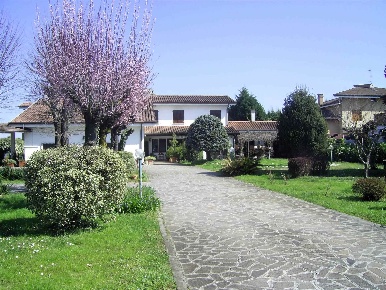 Foto Villa unifamiliare in via Treves, Porto Mantovano Sant'antonio