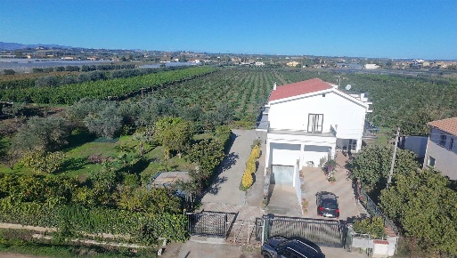 Foto Villa bifamiliare a Policoro di 254 m² con 12 locali in vendita
