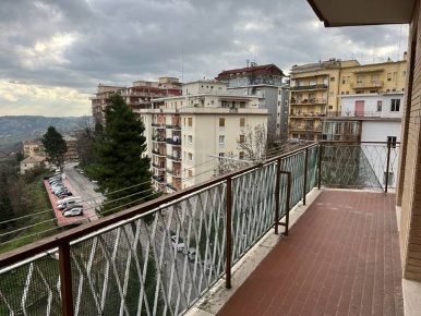 Foto Appartamento a Chieti Chieti Città di 100 m² con 4 locali in vendita