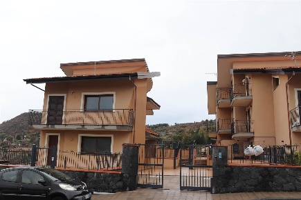 Foto Villa a schiera a Aci Sant'Antonio di 173 m² con 5 locali in vendita